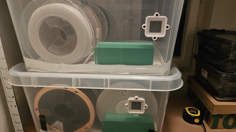 Filament storage - plastové boxy se senzory vlhkosti